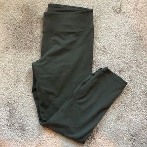 NWOT Fabletics Power Hold Capri Legging